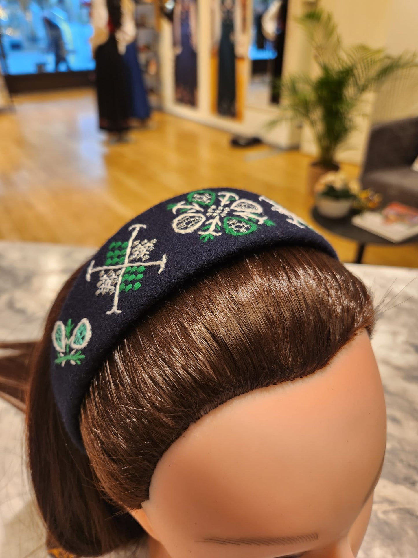 Brodert hårbøyle - Nordmørsbunad
