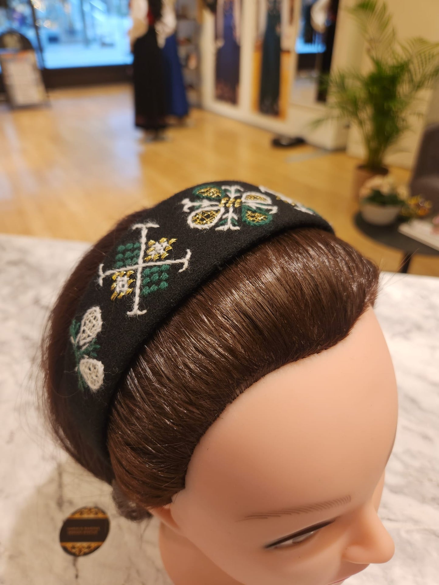 Brodert hårbøyle - Nordmørsbunad
